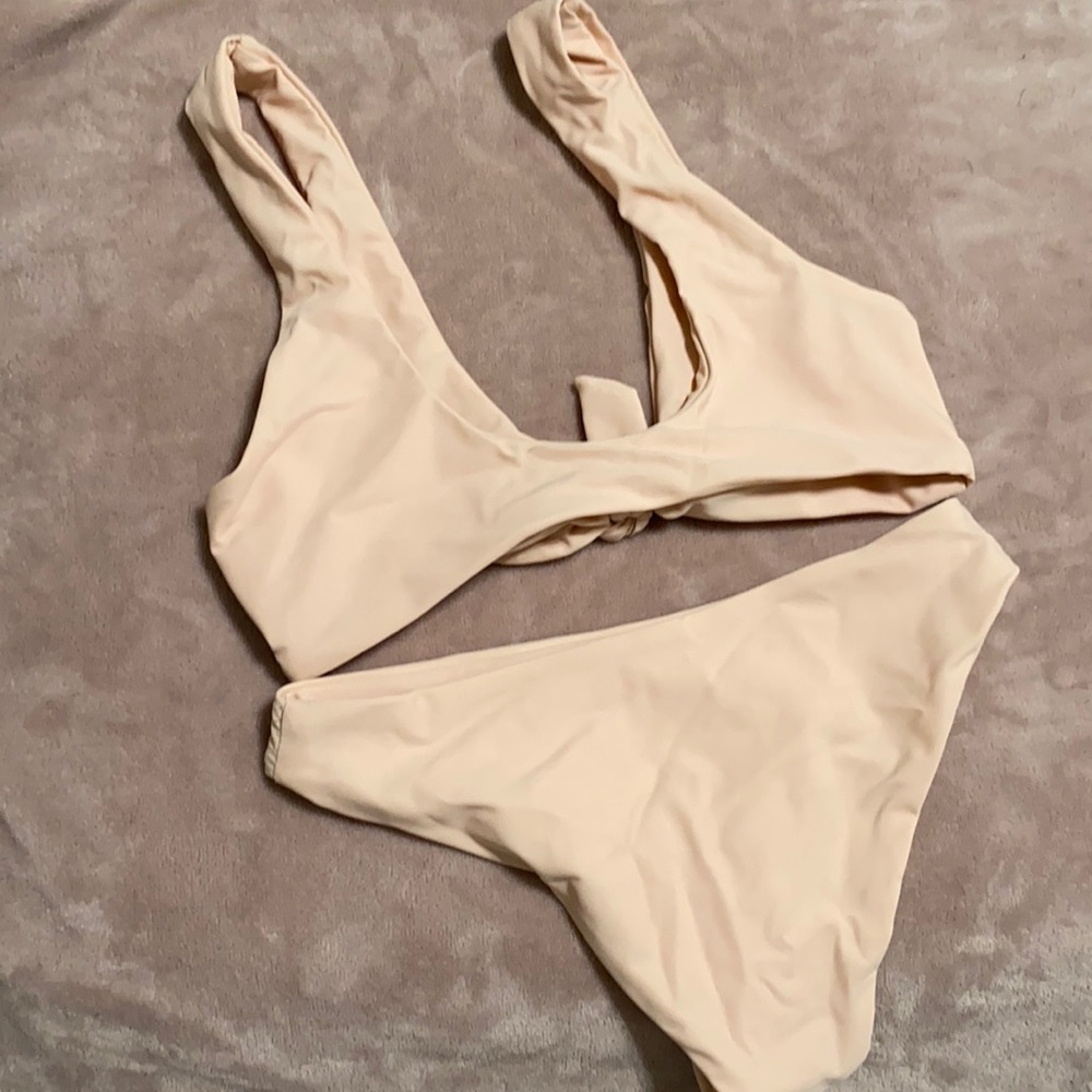 Small bikini - Picture 2 of 2